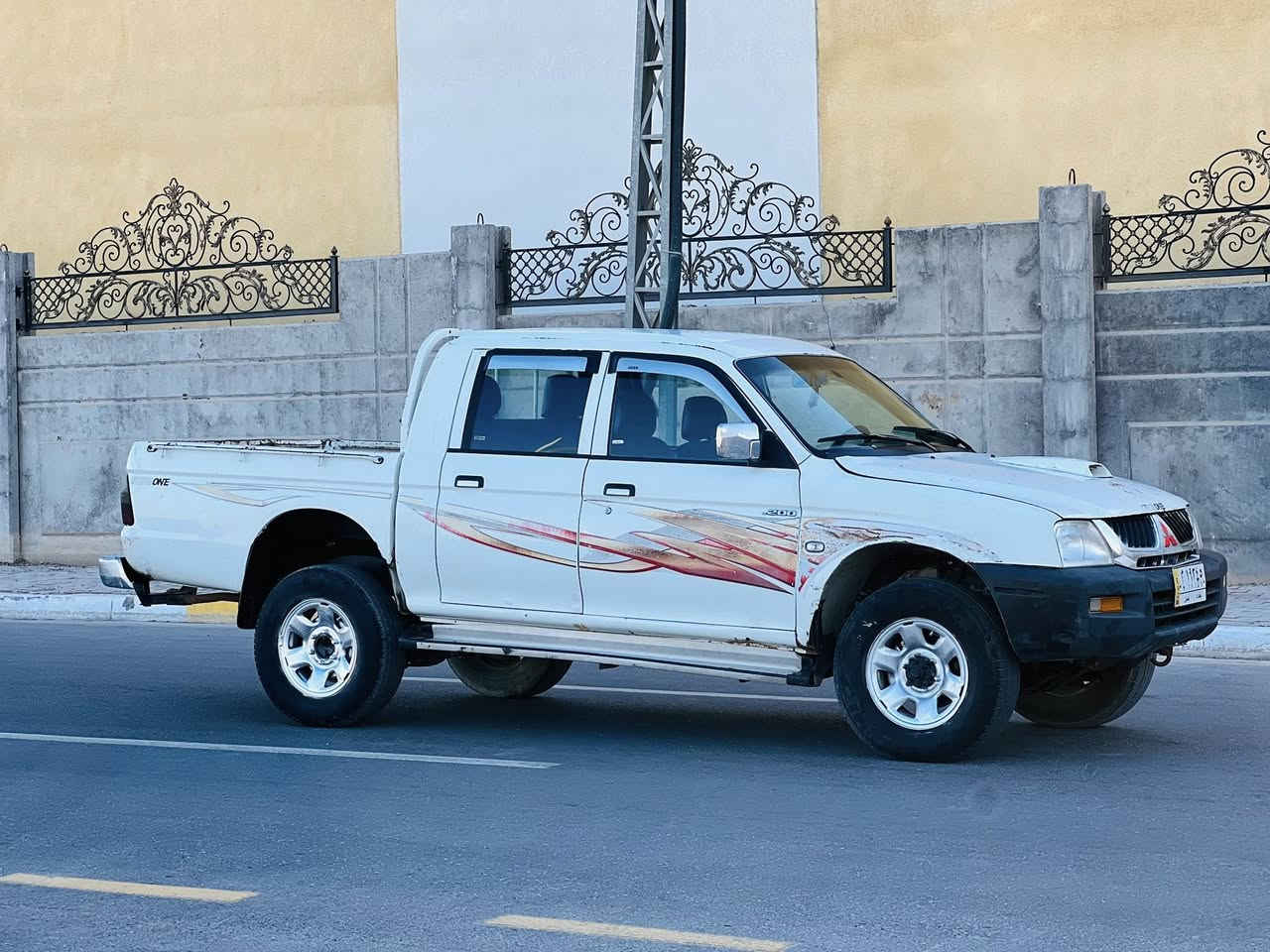 بيكم مستبوشي فورويل مديل 2006 سعر 58 وبيه مجال للاستفسار الاتصال ***********مكفوله كفاله عامه من صبغ وضربه وتبديل مواصفات  فورويل جام كهربائي مري كهربائي مكينه كاز  رقم بغداد سنويه لل 27 مشروع وطني مكينه وكير مكفولات حداديه جديدهه تخم تاير جديد تبريد سياره جديده وجاهزه وأي نقص مابيهه مكان سياره كربلاء
