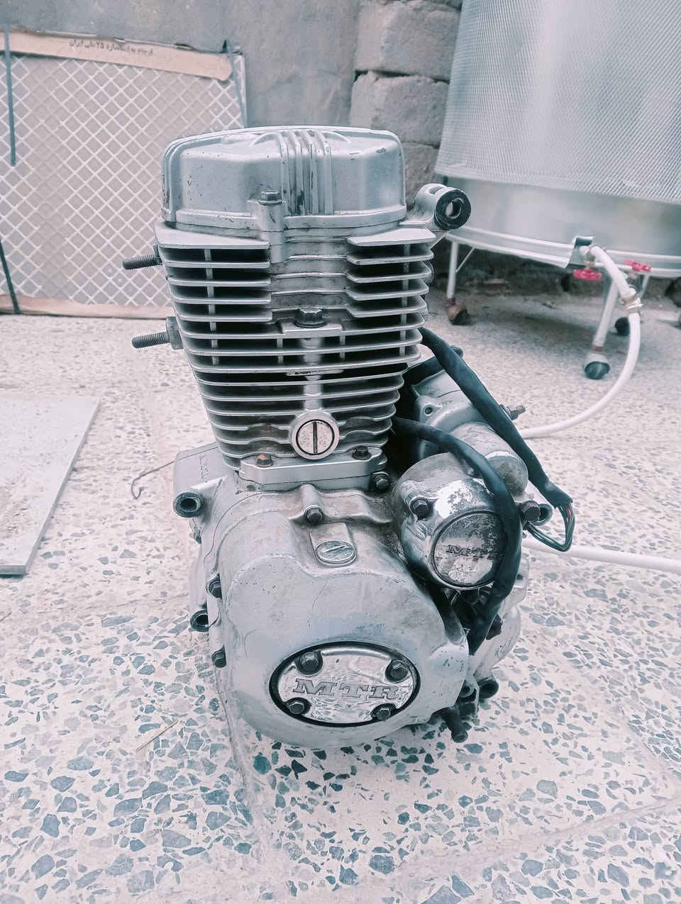 سلام عليكم محركات عدد ٢ شغالات ع الفحص والشد واحد جمره واحد الامتيار سعر الواحد ب75قفل مكاني مشخاب ،،رقم ***********
