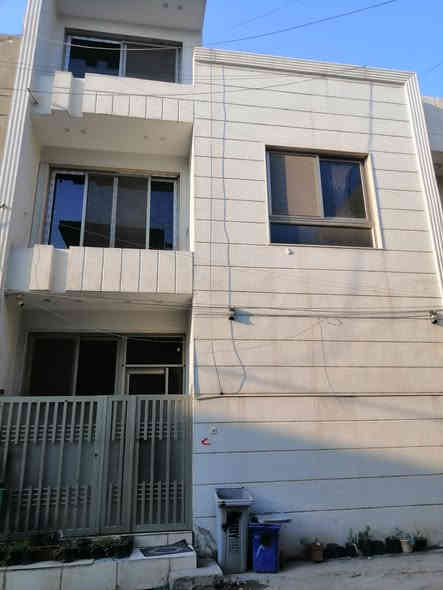 #بيت للبيع طابو زراعي
المساحة 50متر
9+6
البناء جديد سنة 2022
يحتوي صالة + مطبخ + حمام
3غرف نوم
الموقع الدورة زراعي شارع المحكمة
للاستفسار اتصل على الرقم ***********
