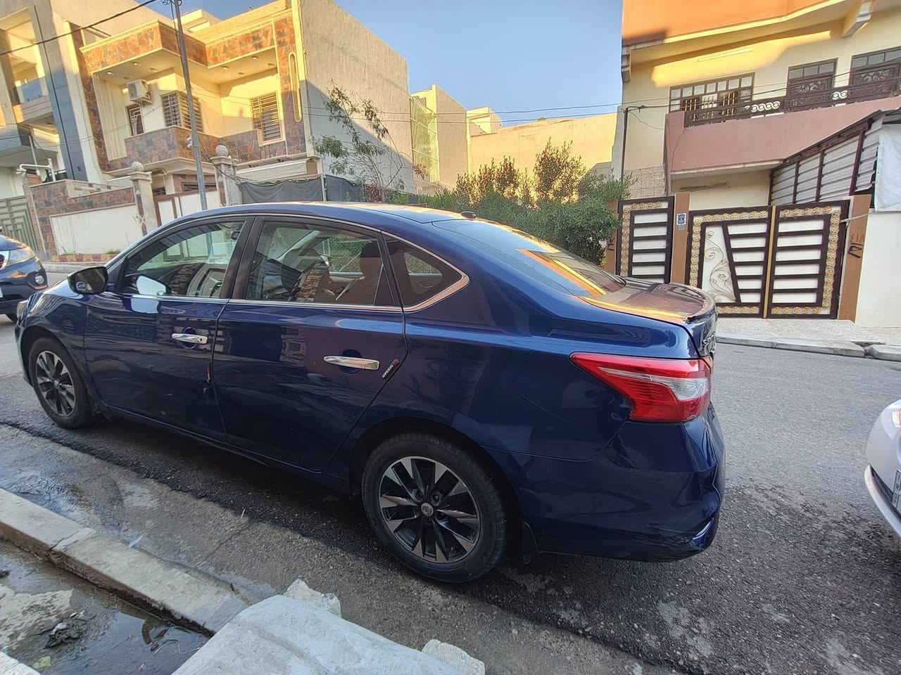 نيسان سنترا  موديل 2018 S الحادث شبر في صندوق  وارد امريكي سيارة  باسمي ماشية 120 كيلو متر مواصفات معروفه رادارات امامي كامرة خلفية العنوان موصل حي الحدباء سعره 120 وبيه مجال رقمي ***********
