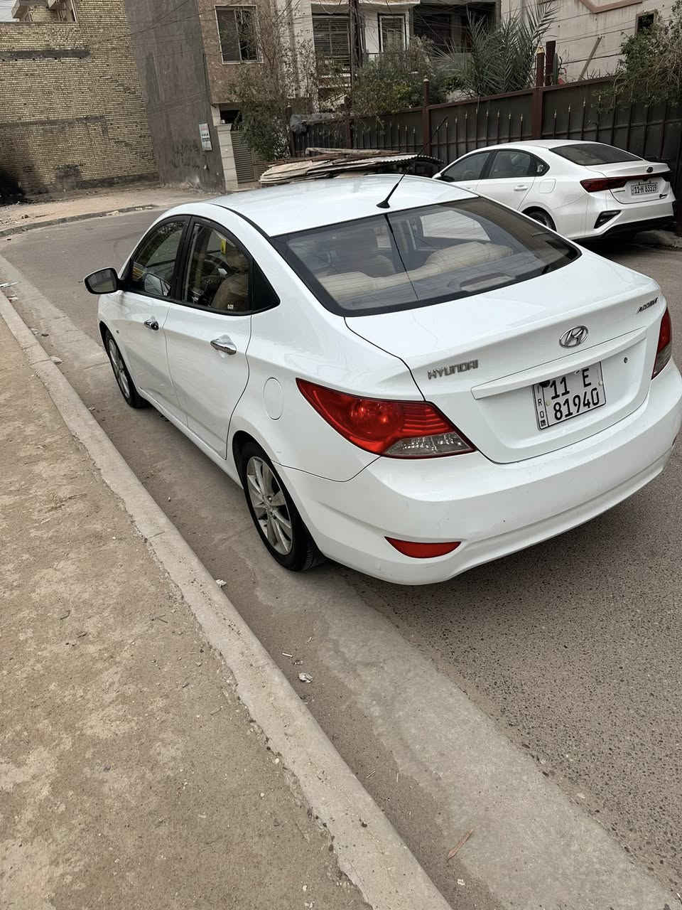 السلام عليكم اكسنت موديل ٢٠١٣ خليجي محرك ١٦٠٠ تخم تاير جديد مكفوله من الصبغ ومحرك وكير حداديه وخير من الله ماشيه ١٢٢ حقيقي والسياره باسمي مكاني بغداد حي الجهاد الشارقه السعر ١٠٠ $بيه مجال لشراء  مامتواجد على الفيس الشراء يتصل رقم الهاتف ***********
