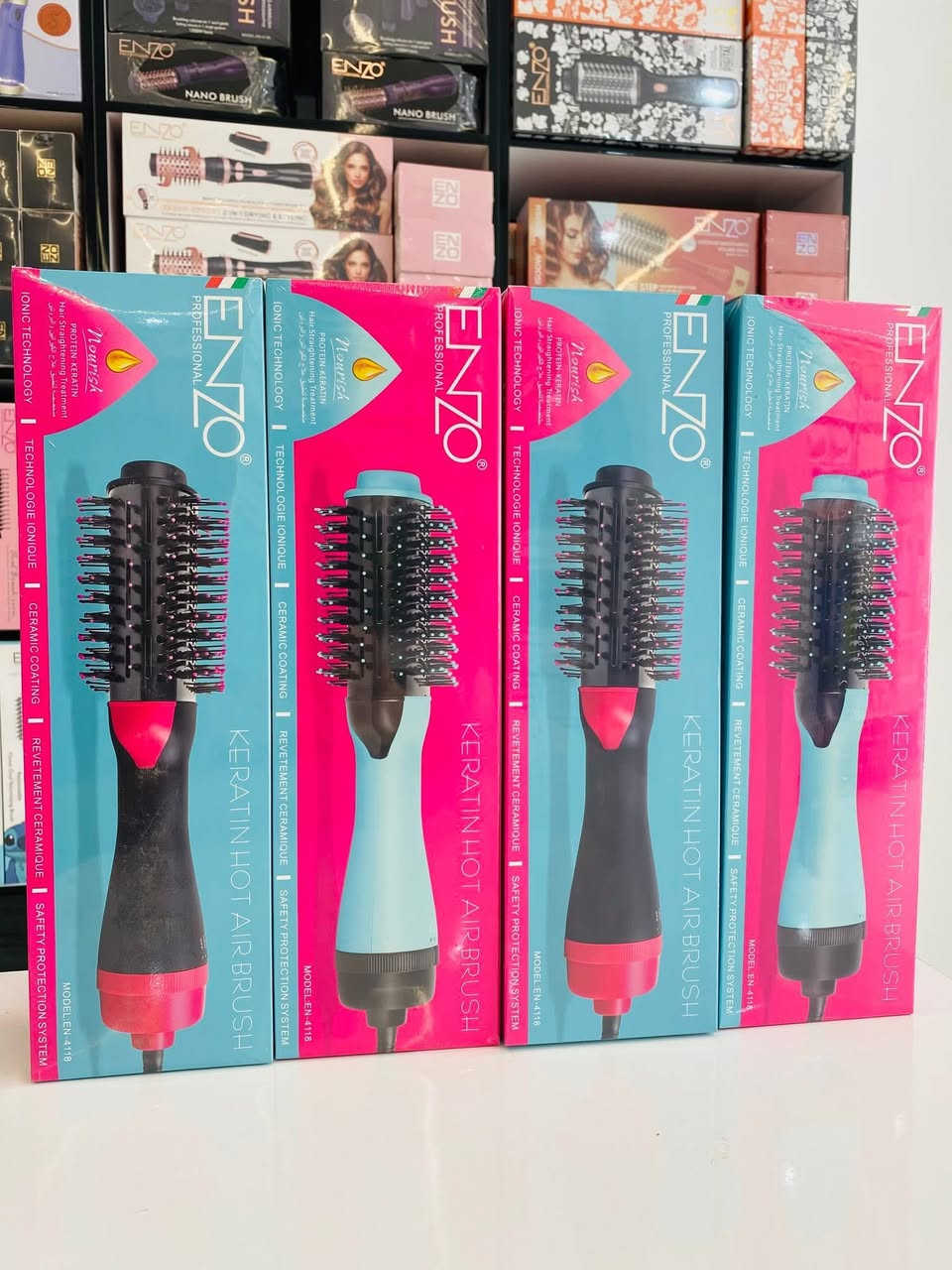 فرشاه  الشعر من ماركة ENZO الايطالية مع moluoge oil 🇮🇹*
🌸فرشاة تصفيف و تجفيف الشعر 
🌸مصممة بشكل مثالي 
🌸أداء لا مثيل له

🌸تقنية الأيونات السالبة  تساعد على ترطيب الشعر وتنعيمه وجعله أكثر لمعانًا و تقليل تساقط الشعر

 🌸1000 واط

 🌸الحرارة المناسبة لحماية الشعر و تقليل الضرر  

🌸الجهاز أمن✅ و يمكن وضع وضعه بالقرب من فروة الرأس للتكثيف 

🌸3 سرعات و 3 إعدادات للحرارة حسب نوع الشعر و حسب التصفيف المطلوب 
 
*للحصول على لوك الشعر الكثيف:
 *وقت أقل و ضرر أقل✅


**إذا كنت صاحب هذا الإعلان وتريد حذفه لأي سبب، رجاءا أرسل رسالة إلى الدعم الفني**