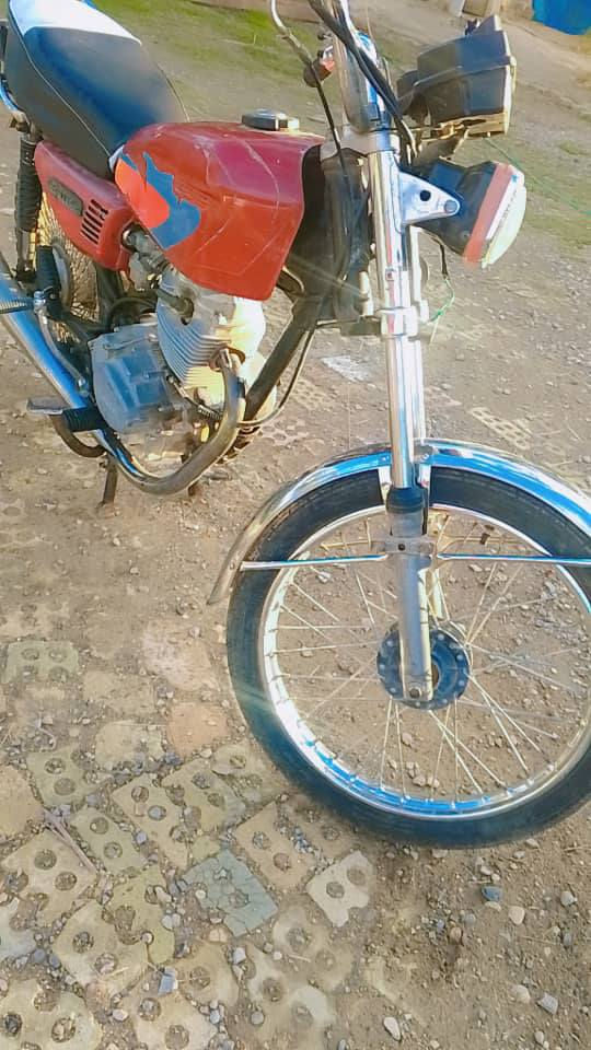 للبيع دراجة 4 كير كلك الدراجه مبدل الهه هواي غراض جدد اصليه ضفيره وعقل ويل امامي  وتاير امامي وشوته ولشه وبك لايت ولايت وستان شغاله وخير من الله عوزنه بس باتري سعر275 وبيهه مجال 
***********
