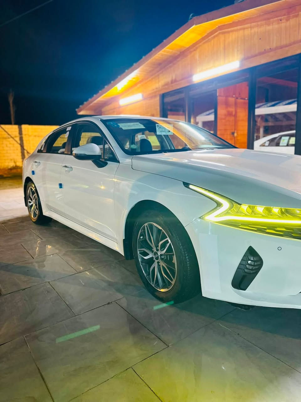 K5 2021
كي فايف خليجي موديل 2021 كفاله عامه رقم بغداد الدولي تحويل مباشر هزه وسنوية جديدة محرك 2000دوش كفاله والكير ايضا ماشيه 88الف كيلو متر اربع وضعيات قيادة  تبريد قطعتين على وضع الشركة حساسات اصطفاف امامي وخلفي  كامرة خلفية شاشة نظام اندرويد مانع انزلاق ايرباك منافذ USB امامية وخلفية تخم تايرات جدد دوشمة جديدة والسيارة جاهزة 

مكان السيارة ناصرية مركز

السعر 182وبيها مجال للشراي 

للاستفسار الاتصال على الرقم او مراسلتي واتساب ***********

