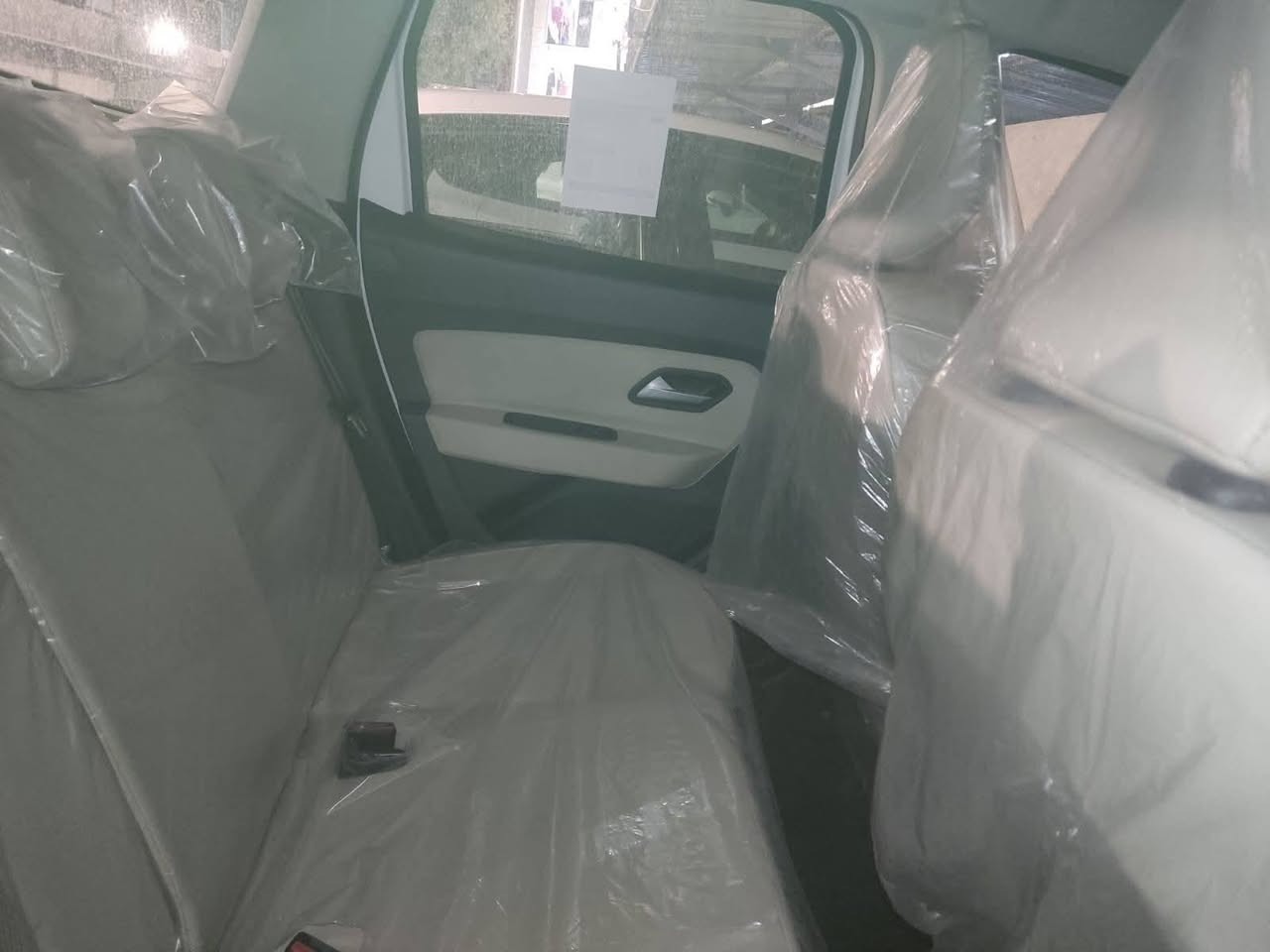 مكلف بالنشر... ✍️ 
🚘 انتبـــــاه... عرض حصري
​📣 لُگطة العمر "زيرو" وبخسارة كبيره من قبل البائع.. رينو داستر 2025 بتراب الشركة! 📣
​(للبيع أو المراوس.. استلام قبل 4 أيام فقط!)
​الله يشهد السيارة واصلة عليّ بـ 29 مليون دينار، والبيع بداعي الحاجة الملحة للنقد (الكاش)، ومبروك مقدماً على صاحب النصيب!
​📍 حالة السيارة: زيرو شركة (غير مستخدمة تماماً). استلام يوم 1 بشهر السادس من شركة زيسكو العالمية (فرع بابل - طريق حلة نجف داخل الشركة العامة لصناعة السيارات).
🛞 الممشى: 96 كم إلى 105 كم فقط! (مسافة الطريق من الشركة للبيت من الحلة للإسكندرية).
🛡️ الضمان: مكفولة كفالة عامة من كل شيء، وتحت الضمان المصنعي الشامل (3 سنوات صيانة من الوكالة) + السيارة مؤمنة بالكامل.
​⚙️ المواصفات الفنية والتقنية (تحفة اقتصادية وعائلية)
​المحرك: 1600 تيربو (تكنولوجيا يابانية قوية جداً واقتصادية جداً بالوقود - مشت 80 كيلو وتبريد ما طفه وما صرفت غير دبه ونص بنزين!).
​ناقل الحركة: أوتوماتيك سلس.
​التحكم والقيادة: استيرن كهربائي خفيف للغاية + نظام متطور لمساعد صعود المرتفعات (Hill-Start Assist) + مثبت ومحدد سرعة + مانع انحراف.
​الأمان والسلامة: نظام مانع الانزلاق الذكي (ESP) + مكابح ABS + وسائد هوائية (Airbags) لحماية الركاب وأنظمة ثبات متكاملة.
​الرفاهية والراحة: تشغيل ذكي (بصمة)، تبريد ثلاجة رقمي عالي الكفاءة، مصابيح LED نهارية، شاشة عرض معلوماتية متطورة، كاميرا خلفية مع حساسات بلادية.
​📄 وضع الأوراق والترقيم
​السيارة حالياً فحص مؤقت (رقم بابل حرة)، وتتحول وتترقم باسم المشتري مباشرة من أول قيد فوراً بدون أي تعقيد.
​💰 عروض الأسعار وطرق الدفع (تسهيلات لأول مرة!)
​السعر بيه مجال بسيط جداً للجادين، ومتاح عدة خيارات للدفع:
​💵 نقداً (مع الرقم كامل): 27 مليون دينار (تستلمها مرقمة كاملة ومسجلة باسمك).
​💵 نقداً (بدون رقم): 25 مليون دينار (وأنت تروج المعاملة وتطلع الرقم على المنيفيست والفحص المؤقت).
​🔄 خيار المراوس: مقبول بشرط أن تكون السيارة الأخرى مكفولة وقيمتها بنصف سعر الداستر فما دون، والباقي يُدفع كاش.
​📈 خيار الأقساط (بمجموع 32 مليون): تدفع نصف المبلغ كاش (16 مليون)، والباقي أقساط شهرية بقيمة 550 ألف دينار شهرياً (بشرط كمبيالة عدلية ضامنة).
​📍 مكان السيارة والمعاينة
​الموقع: بابل - الإسكندرية.
​📞 للتواصل والاستفسار المباشر (متوفر واتساب)
​الرجاء للجادين بالشراء فقط، يرجى الاتصال على الأرقام التالية:
​الهاتف الأول: ***********
​الهاتف الثاني: ***********
​✨ أخوية الغالي.. إذا مو من نصيبك السيارة،
ارجو مشاركة المنشور (شير)، فالدال على الخير كفاعله، لعلها تكون نصيب شخص محتاج هيج لُگطة ويدعيلك! ✨
