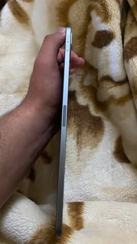 ايباد برو M2 • ١١ انج • نضافة ١٠٠٪ بطارية ٩٦٪
