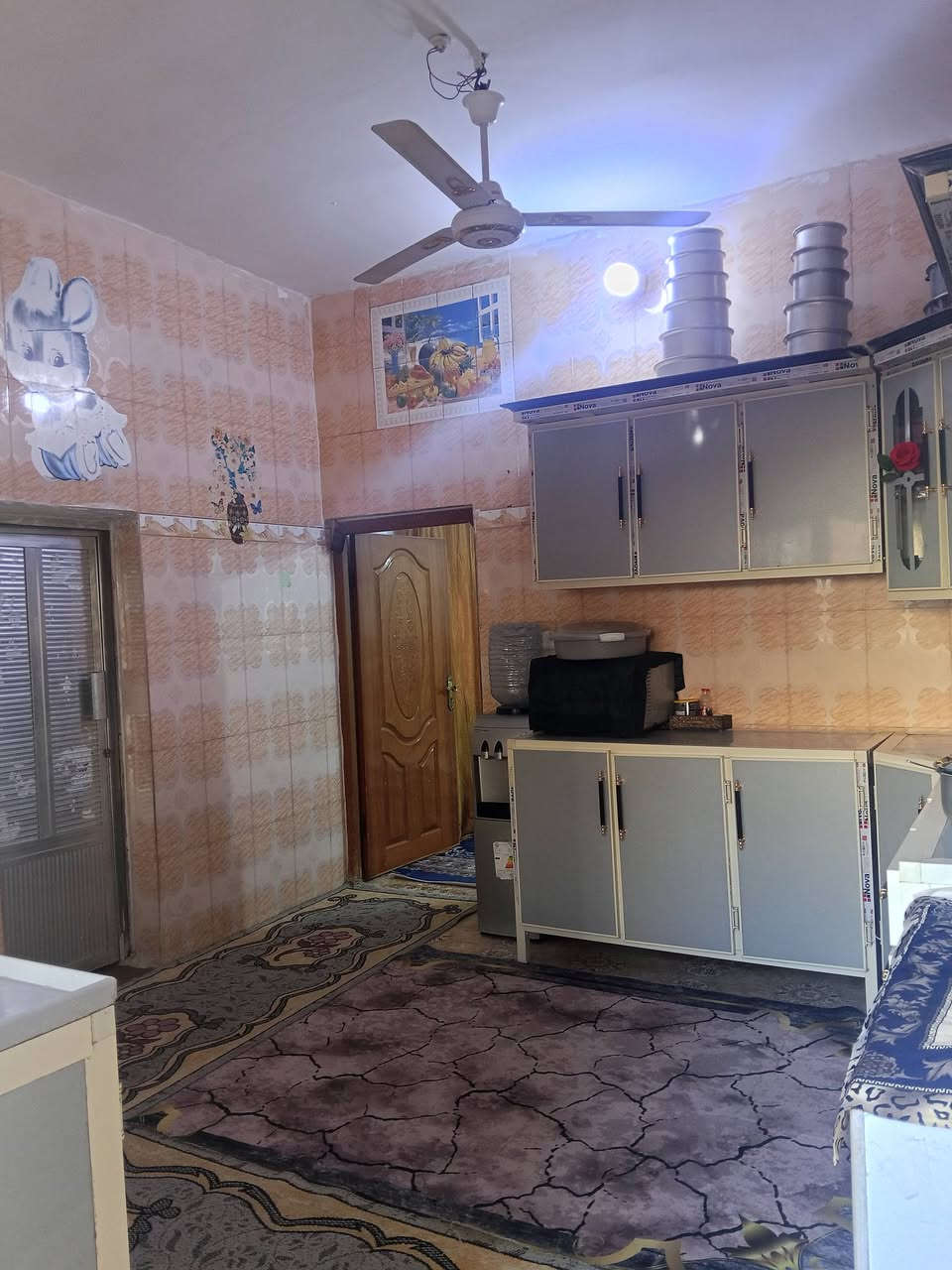 مكلف بالنشر 
الدار للبيع المساحه 200 متر الموقع قضاء الغراف المدخل الثاني حي الشهداء بالفرع مقابيل الحجر الصحي سابقا ثالث بيت بالفرع كافة الخدمات البناء حديث طابوگ عگاده غرفتين وصاله ومطبخ وديوانيه مع صحيات ومناور عدد 2مع مساحه بيت........... البيت كامل اي نقص مابيه مجاري صرف الصحي

اي استفسار الاتصال بالرقم التالي ‏‪0782 431 0668‬‏
