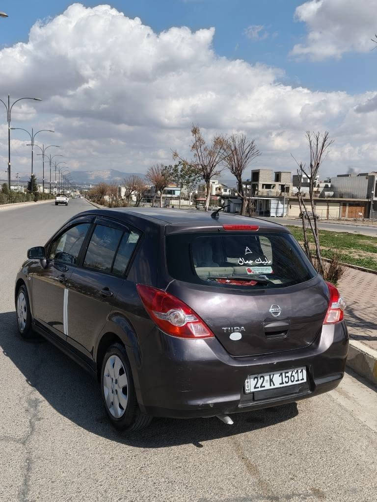 نیسان تیدا 2009توماتیک 
کیج سپی مکینە گە ورە ناوزە 1 پارچەو بستێک بۆنتی بۆیاخە بویاخە دە عمی  نە کردوە 
هیچ ناوگرتنی نیە دوو سویچە
٤جام کارەبا ی 
دینارێ مەسروفی نیە 
تایەش کامل تازەیە 
بەشەرتی گیر مەکینە تەقەو ڕەقە بەشەرت 
هیچ کێشەیەکی تێدا نییە 
ژمارەی مۆبایل 8009 969 0771 شمشمل, السليمانية
