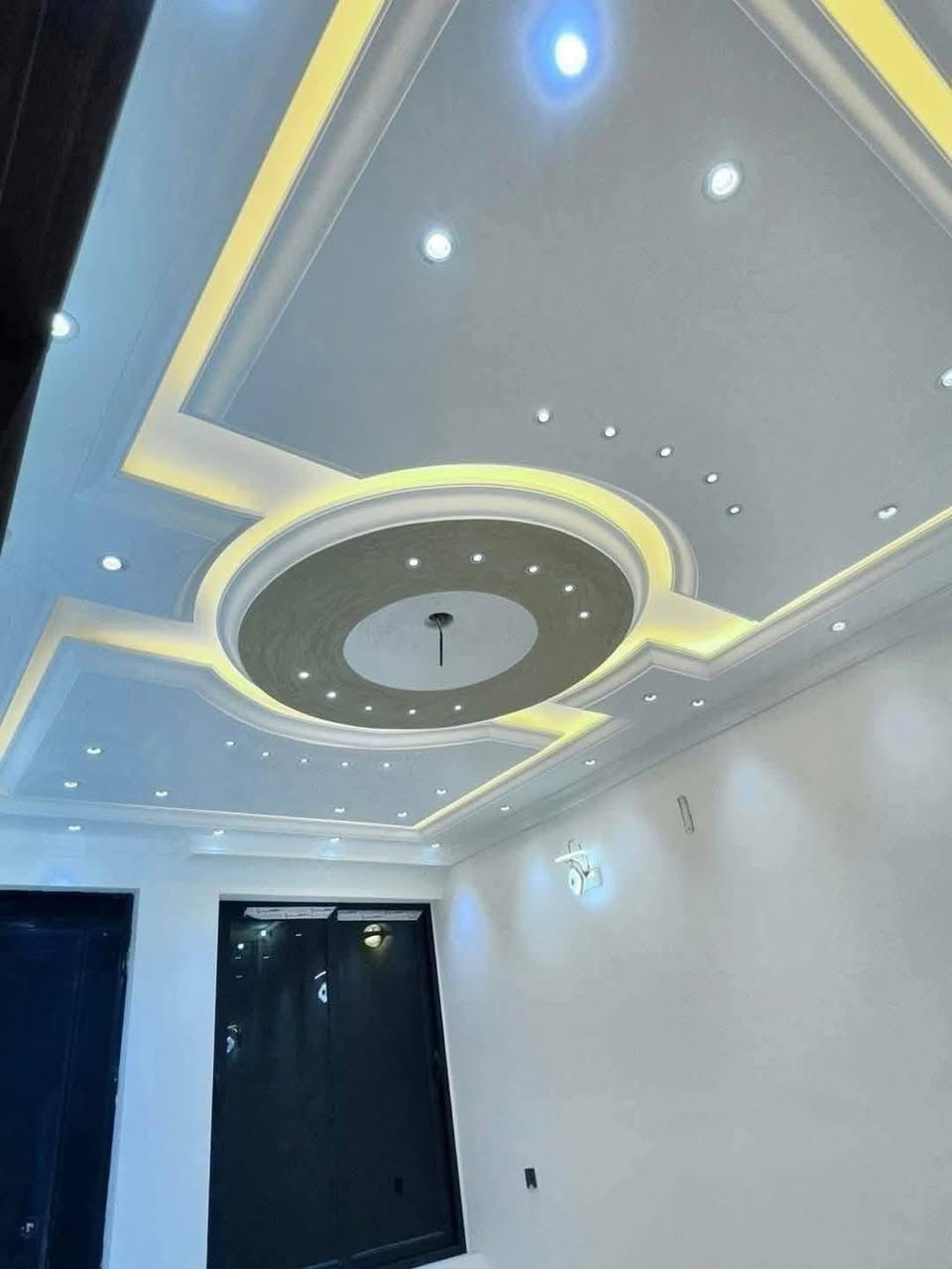 دور للبيع تون بمساحة 100 م ضلع منفصل زيرو استلام مفتاح تندر درجة اولى صب موقعي طابوق العنكوش شغل شركات اعلى لڤل موقع جداً مميز في حي الجهاد الرفاق وجه 5 نزال 20 قريب الشارع العام بضهر المشاتل 
السعر مناسب جداً سعر الدار الواحد 290 مع المجال معامله واصلة للأقرار تحياتي 
للأستفسار زيارة مكتب ارض الخير للعقار
او الاتصال على الرقم 
***********
