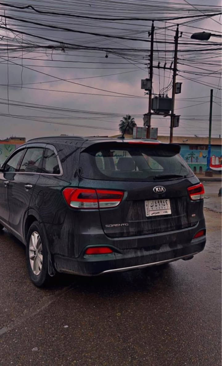 سلام عليكم سورينتو امريكي موديل ١٧ حادثها جاملغات جهة الصدر ومصبوغه الصفحه السياره كير مكينه مكفولات اربعه سلندر تبريد مكفول 5 راكب سياره مكانها بغداد رايده بشده و٤٥ وبيه مجال الشراي ***********
