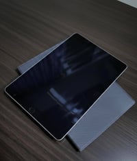 ايباد ٩ • ٦٤ جيجا • يحتاج تصليح