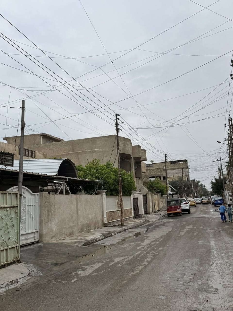 السلام عليكم مشتمل 100متر للايجارطابق ارضي غرفة وصالة ومطبخ خدمات موقع حي الجهاد الافين مقابيل مدارس رسول العضم هاتف ***********
