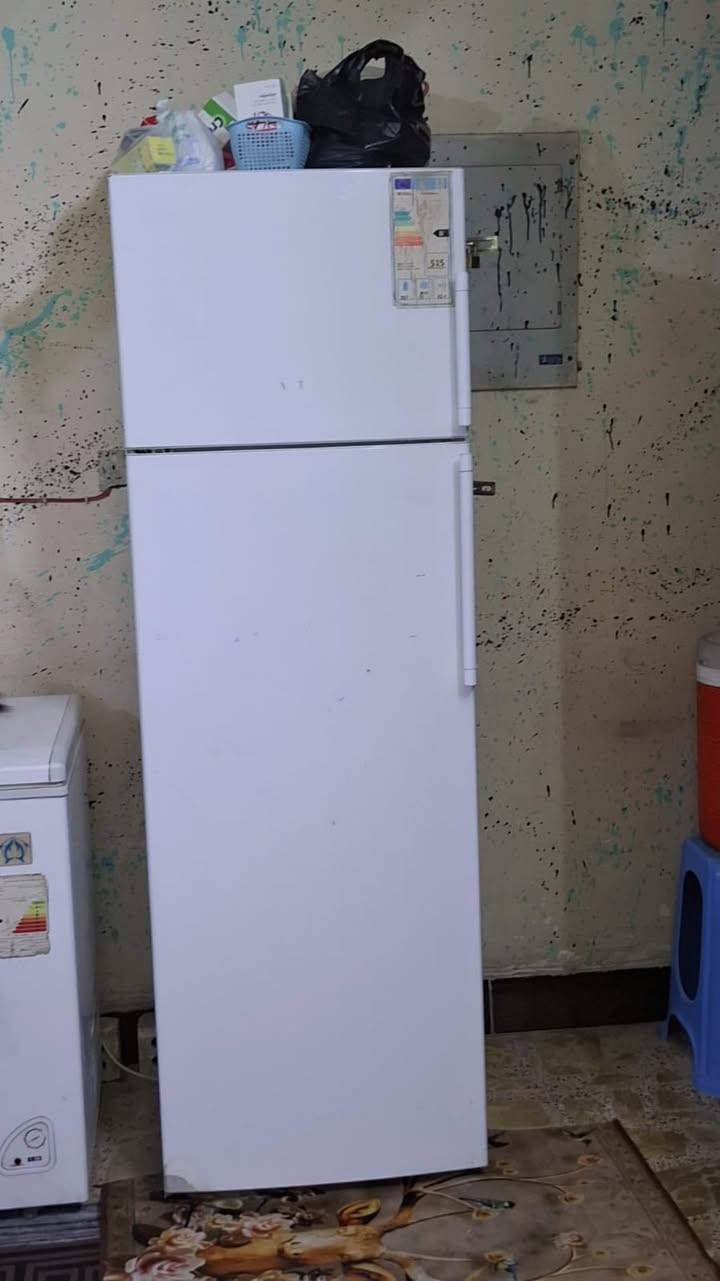 السلام عليكم ثلاجة ١٨ قدم إيطالي درجة أولى شغالة كامل السعر ١٨٠ وبيها مجال .
مكيف هايسنس ٢ طن شغال كامل وبعده جديد ب٣٧٥ وبي مجال . 
المكان : بغداد الزعفرانية شارع الكهرباء خلف جامع الصدرين الكبير . 
الرقم : *********** متواجد واتساب وماسنجر . 🤍
