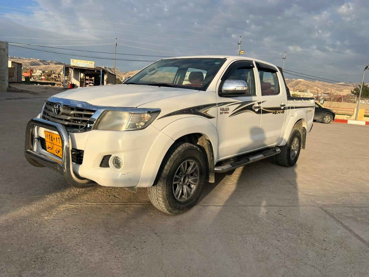 تۆیۆتا هایلۆکس 2012 سعودی
دەبل ئەکسل
شەریکە سید نهرۆ
گێر ئۆتۆماتیک
گێر و مەکینە نەکراوەتەوە
جوار تایەی نوێ و چوار ویلی زۆر جوانی لە ژێرە
سەیارەیەکی زۆر خاوێن ماوەتەوە بێ سبوغ
تەنها چوار جێی ساردی هەیه بێ سبووغ
شاشە ئایپاد وکامێرا و حەساس

0750  425 4248 أربيل, العراق
