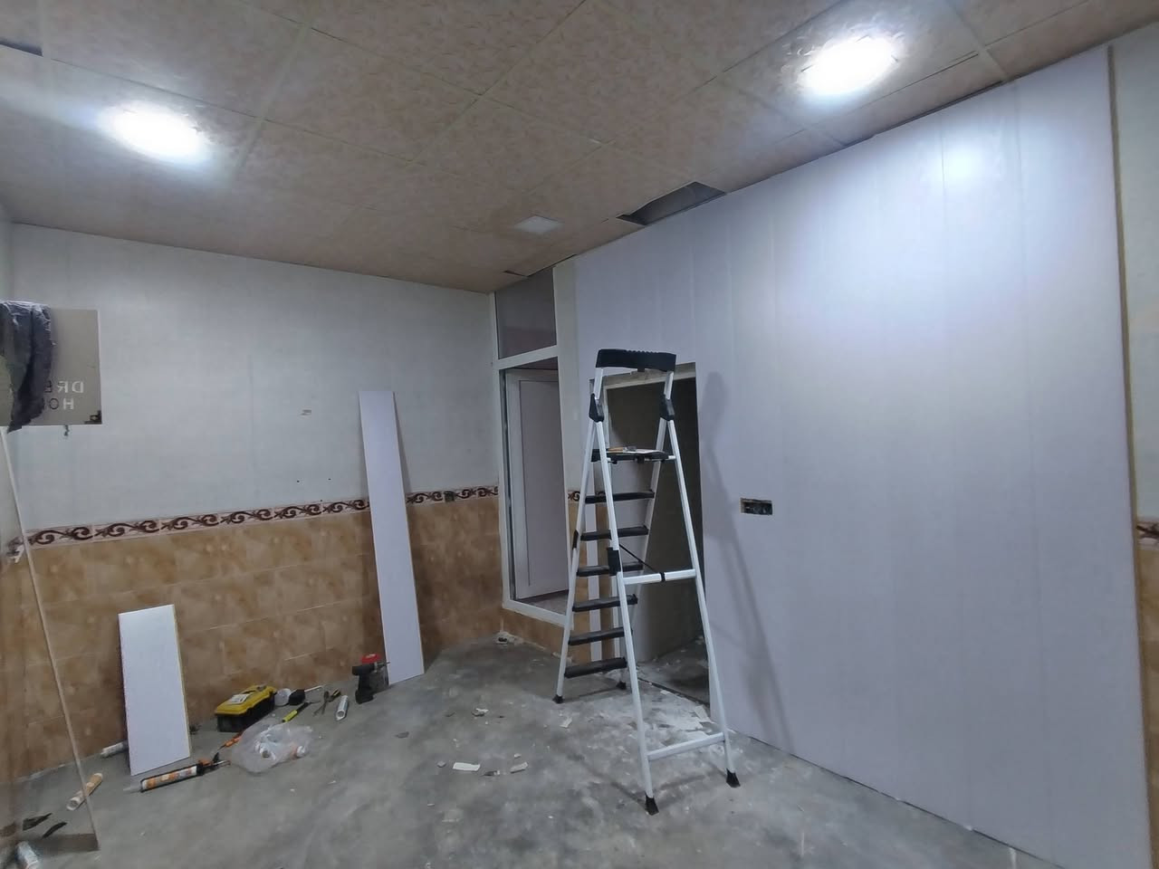 ئیشێکی ئەمشەومان پلاسکی دیوار سەیدسادق بەرکێو 
سپاس بۆاڵلە 
ئیشی جوان سعری گونجاو 
***********
***********
