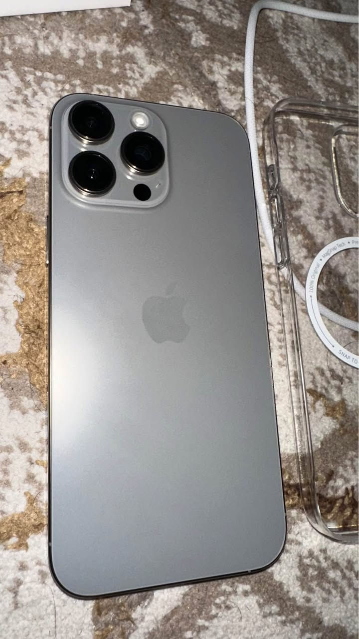 سلام علیکم. فرۆشتنی خێرا. ئایفۆن ١٦ پرۆ ماکس رەنگی تیتانیۆم🩶، ٢٥٦ گێگای ٢ سیمە، پاتری ٩١🔋 و ٣٣٤ جار دراوە لە شعن هیچی نەگۆراوە بەشەرت، کارتۆن و کێبڵی بیلادی لەگەڵە ضمانی ٥ مانگی ماوە، لە خاوێنی ٪١٠٠ خاوێنە و لۆک لۆکە، تەنها دوو شوختی بچوکی لە شاشەی هەیە دیار نیە زۆر خاوێنە، نرخی ٨٣٥ دۆلارە بە شەرتی ١٠٠ وەستا دەیفرۆشم. شوێن: هەولێر گەیاندنم نییە.  رقم موبایل: 
*********** أربيل, العراق
