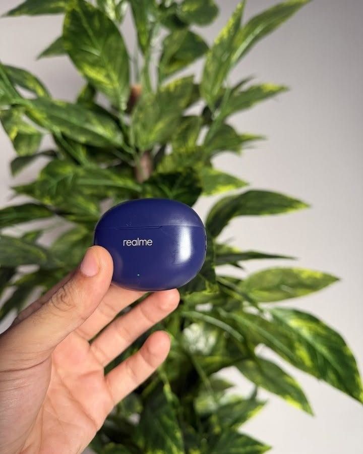 سماعات ريلمي T110

المميزات:

. صوت Hi-Fi واضح وعميق.

. اتصال Bluetooth 5.3 سريع ومستقر.

. عزل ضوضاء يساعد على وضوح الصوت.

. تأخير منخفض مناسب للألعاب ومشاهدة الفيديو.

. عمر بطارية يصل إلى 18 ساعة مع علبة الشحن.

. مدى اتصال لاسلكي حتى 10 أمتار.

. دعم ترميز الصوت AAC و SBC.

. مكبر صوت بحجم 10 مم لصوت قوي.

. تحكم باللمس لتشغيل وإيقاف الموسيقى، 

.الرد على المكالمات والتنقل بين المقاطع.

. اتصال ثنائي القناة لاستخدام السماعتين معًا أو كل واحدة بشكل مستقل .ضمان شهر

السعر: 15 ألف ✅

للتواصل والاستفسار:***********

يوجد توصيل لكل العراق 5 آلاف 

 #بغداد_بصرة_موصل_الكويت_الخليج_دبي_الامارات_السعودية_العراق_حلوات_لبنان_سوريا_فلسطين #الوطن_العربي #العراق #كهرباء #الكترونيات #العراق #سماعات
