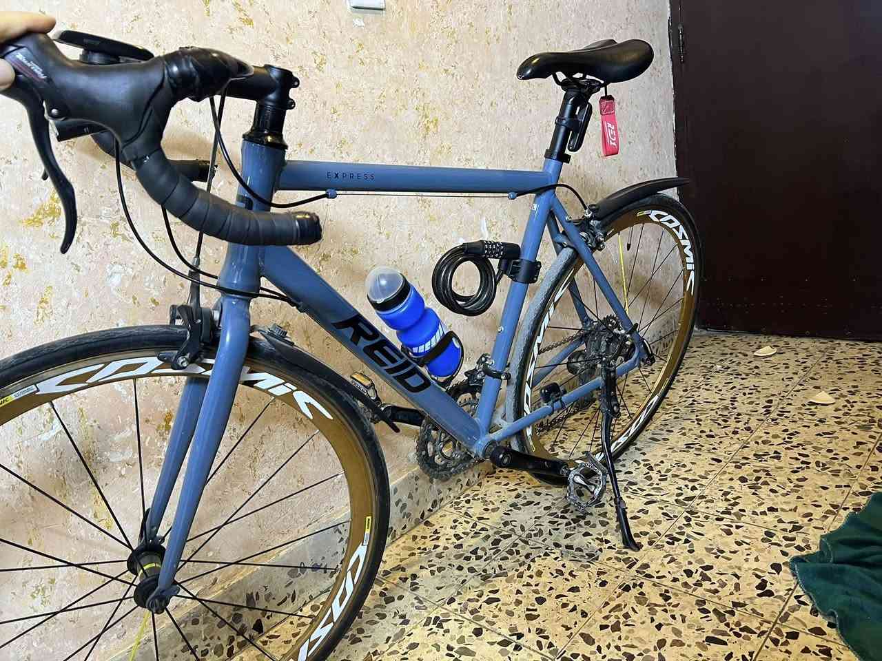 السلام عليكم للبيع فقط 
بايك رود اكسبريس 8 نمر حجم 29L
وكاله نضافه90%  خفيف المنيوم
عليه ستيرن كاربون 
وعليه وياله المنيوم   
وعليه عداد كليو متر وسرعه 
وعليه جوابه ضد البناجر
ب300


**إذا كنت صاحب هذا الإعلان وتريد حذفه لأي سبب، رجاءا أرسل رسالة إلى الدعم الفني**