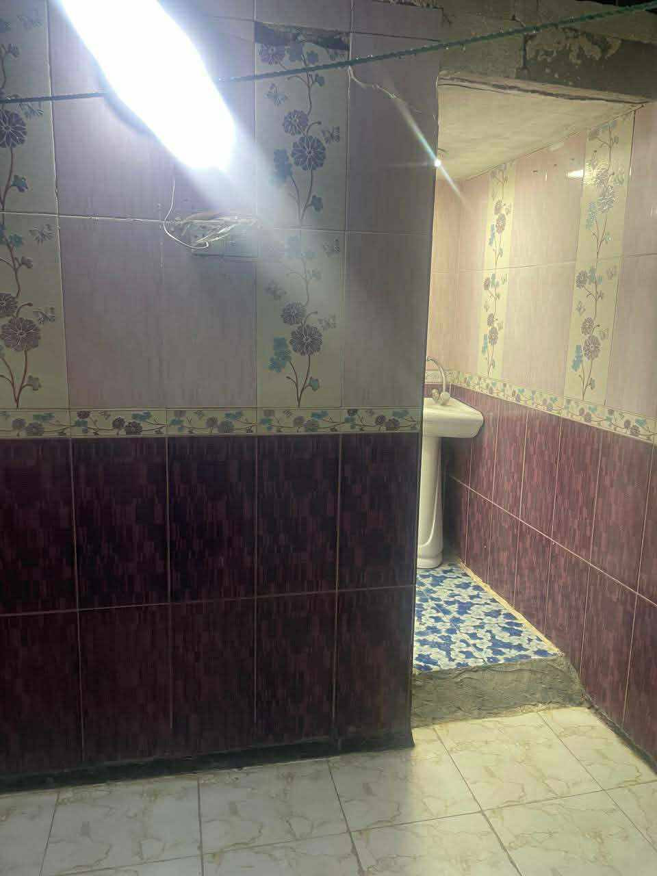 سلام عليكم يوجد  دار سكني للبيع العنوان حله بابل أبو غرق      مقابل سياج المحكمة مساحة 125م طابو صرف واجهة 6م وربع ونزال 20م بناء درجة اولى  متكون من غرفة نوم وهول واستقبال ومطبخ وكراج ومجمع صحيات منطقة تبليط وكافة الخدمات موجودة                              للاستفسار المراسلة صفحتنا      أو أتصل عله الارقام فل منشور                                         ***********📞                  سعر كلش حلو ومرتب  🤗
