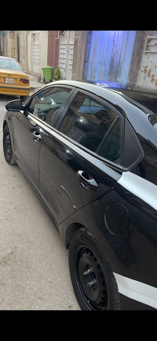 السلام عليكم كية ريو مديل 2019 كير مكينة مكفول مكينة 1600 جيدي  سيارة مناقصها شي مواصفاتها معروفة السيارة بسمي رقمها دهوك حادثها صندوك فقط موجودة صور الحادث وهاي الطخه الي بل باب مثل مموضح بصورة 

مكاني بغداد حي اور السعر 108
***********
