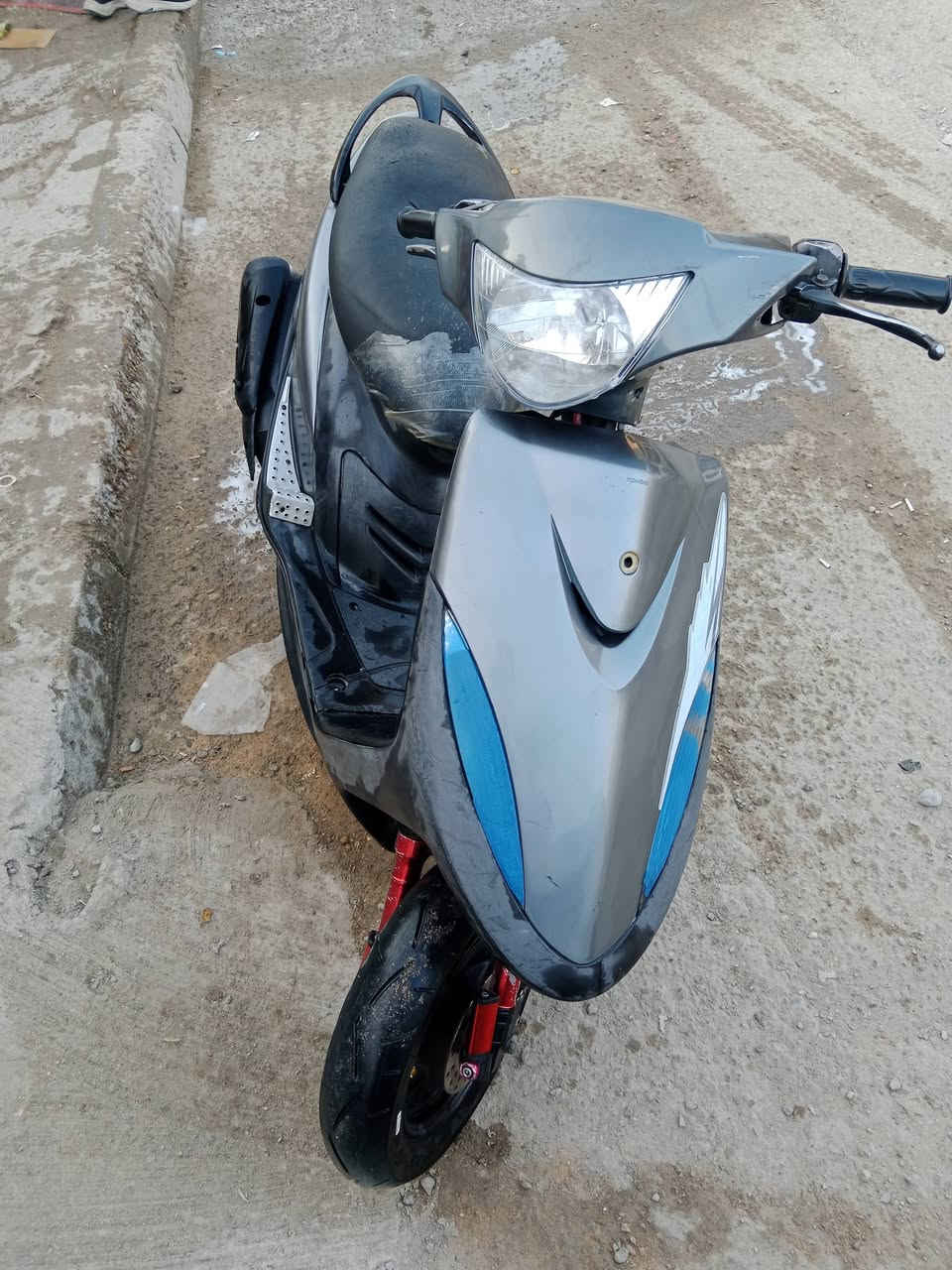 دراجه ماكس عدله ١٢٠ محرك بلادي ما مفتوح كابريتر جديد تجاري
العنوان بغداد لبياع شهداء 
رقم *********** واتساب
