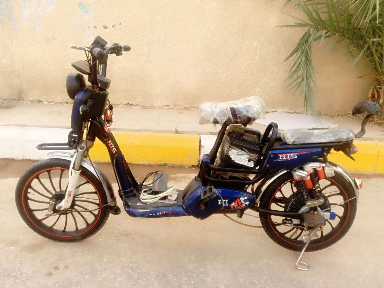 باسكل شحن كامل مواصفات
الشحن مالته يطول فقط ساعه ويفول 
يوجد فيه منفذين شحن 
جوب جديد  امامي وخلفي  قفل تاير مع السويج 
المكان الزبيله مجمع العباس السكلني التواصل على هاذة الرقم ‏‪***********‬‏
