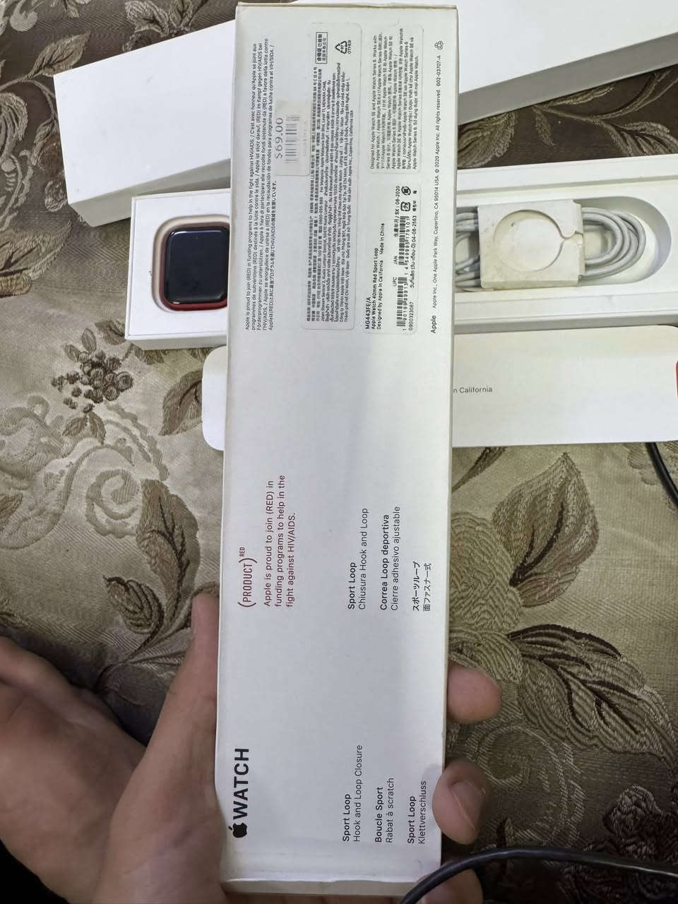 سلام عليكم ساعه ابل واج جيل 6 ساعه نضيفه كلش بطاريه 100 بعد معروفه بعد هيه ابل حجم 40  لون احمر ساعه جديده كل غراضها موجوده كل كتلوكاتها موجوده شاحنه كلشي موجود سعرها 200 وبيها مجال بسيطط بيك خير اتصل وتدلل مكاني بغداد ***********
