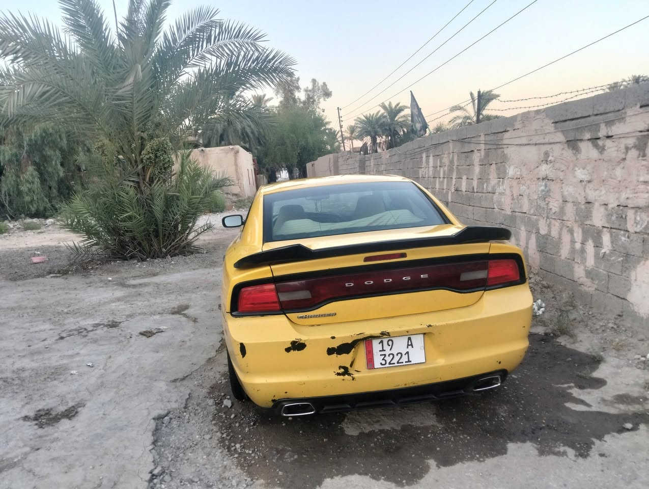 سلام عليكم 
جارجر 13 أصل اجرة رقم كربلاء انكليزي  
محرك 22 عرابنه 22 تخم تاير وحداديه جيد جدأ
حادثه تبديل بابين جهة يسره
مصفره هيةء وغرامات مروريه 
$سعر 135 عنوانهاا بغداد  *********** تواصل
