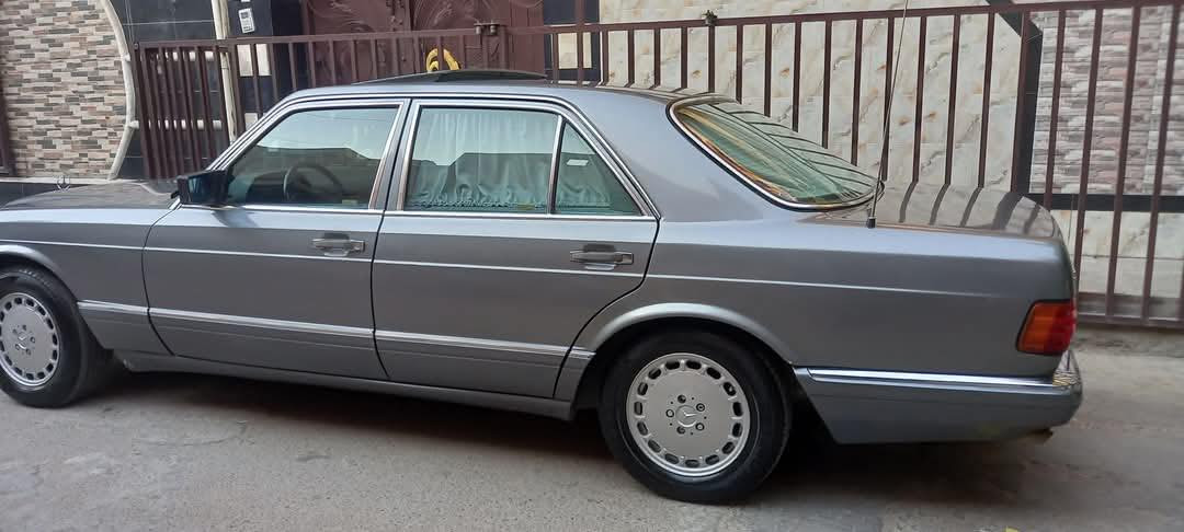 سلام عليكم مارسدس موديل 1991  /SE 300
فول موصفات اربع جام كهرباء / سلايت فتحه طكتين 

كشنات جلد / تحكم كهرباء ￼

بلاديه سياره / مصبوغه جماليه فقط 

كير ومكينه بلاديه 

تخم تاير 

عالي ناصي كهربائيات كله بشرط 

اريل شغال ويه سويج 

دبل فيتبم 

شلعه ومعدل خير من الله 

مكان سياره بغداد 

سعر 97 وبي مجال 

رقم هاتف ***********
