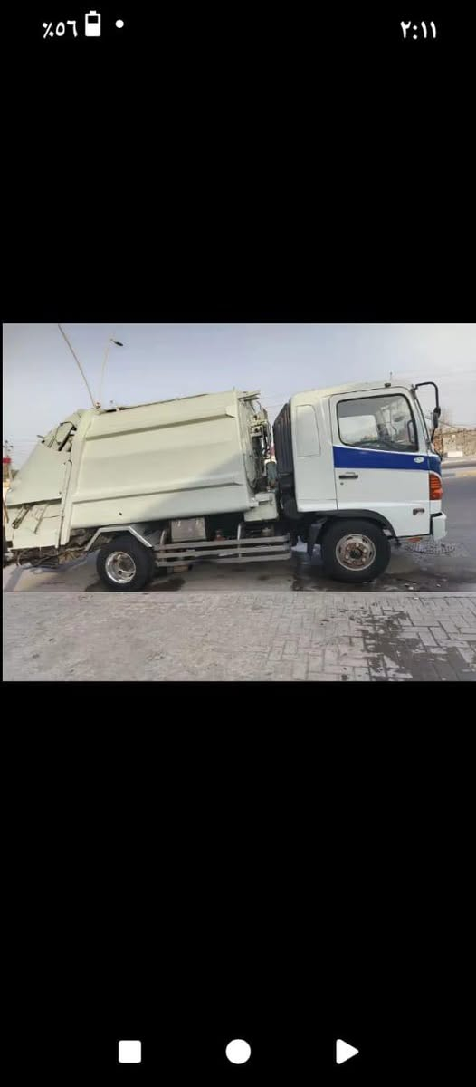 السلام عليكم كابسه للبيع هينو شيطان قماره وربع مكينة 6فول عادي كبسه موس 8ونص كفالة كير ومكينه وشاصي سياره جاهزه مكانها البصره القبله ***********
