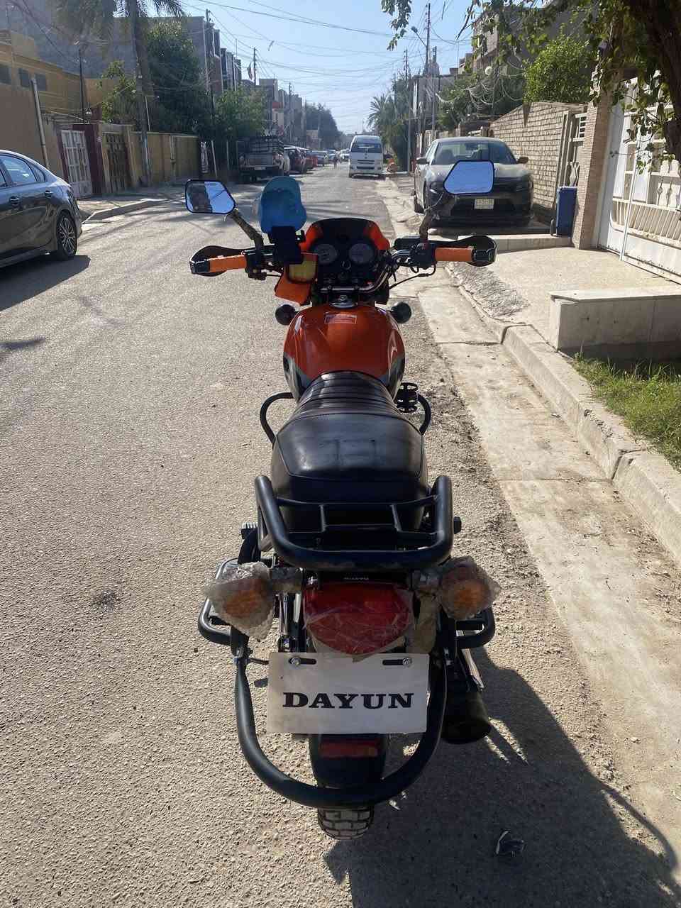 سلام عليكم 
دايوان 2023 رقم بغداد
نازلة 2025 شهر ال4
الدراجة جديدة 
مكينه وكير شرط برغي ممفتوح
الدراجة مشت 3 الاف ونكطع القمجي هسه ماشيه فوك ال20 الف تقريباً
مكاني الشعب شارع الاسواق المركزية
السعر 2450 وبيها مجال ان شاءالله 
***********
