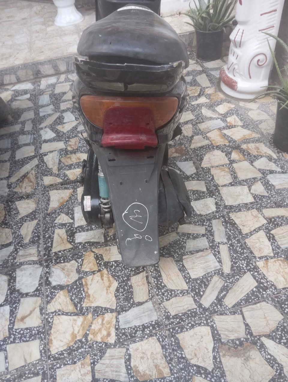 السلام عليكم
دراجه عصفورين طافيه 
سعر 80وبيهه مجال مكاني شعب 
***********
