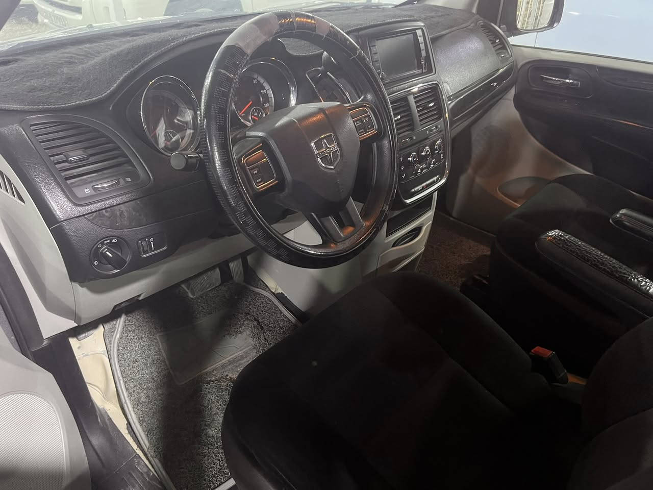 دوج كرفان موديل 2018 6 سلندر 7 راكب جديده السياره بيها. 3 قطع صبخ بدون دواخل جديده مكينه كير تبريد كفاله سعرها145 مكاني حله الكرامه ‭0776 386 3490‬
