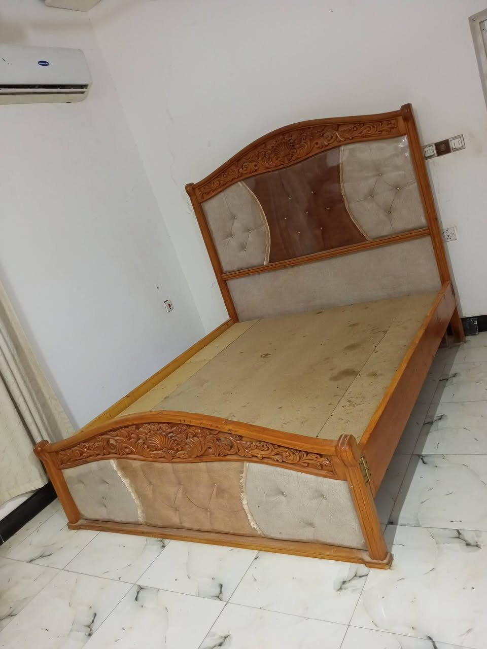 سرير نفرين خشب زان مصري  للبيع مكان السكك ***********
