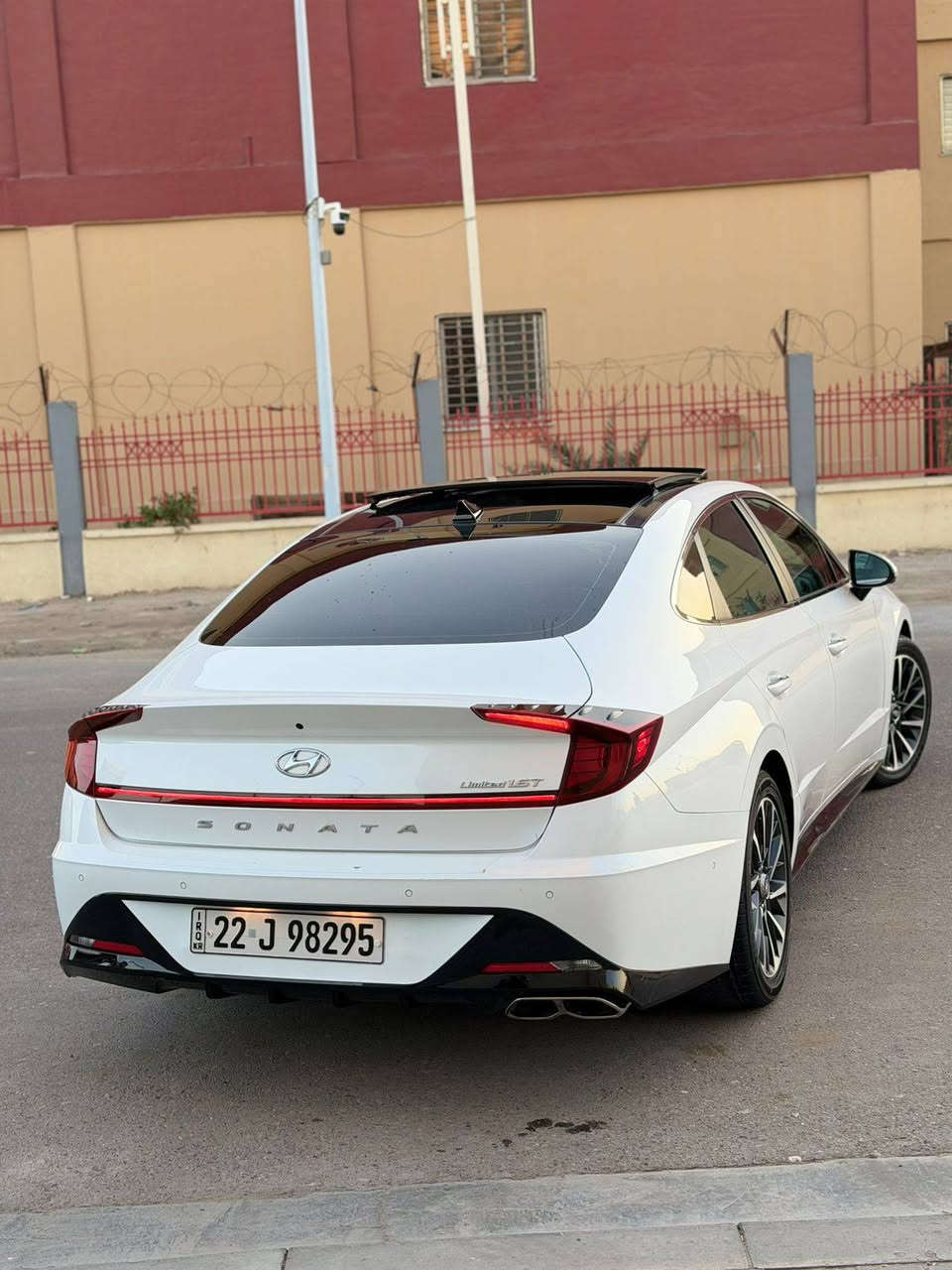 سلام عليكم سوناتا للبيع موديل 22وارد امريكي حادث مابيها فقط دعاميه فول مواصفات واحد على واحد  مكينه 1600تيربو جهازه من كلشي مكاني البصره الزبير 
السعر 175
*********** مكلف بنشر
