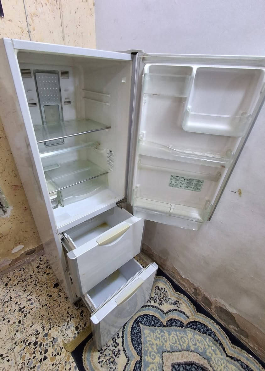 ثلاجه يابني بخاخ محوله120 شرطه تبريد بغداد ***********
