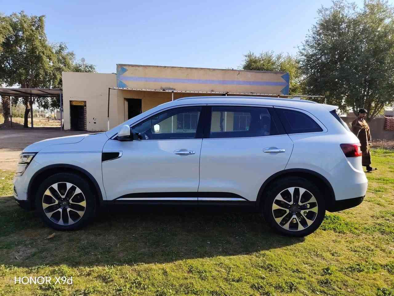 السلام عليكم 

رينو كوليوس 2018 بيع او مراوس 

السيارة فووول مواصفات عدا البانوراما 
 

محرك كاز 

السيارةمكفوله عدا ضربه خفيفه كلش ابين البابين جهت العبري 
 
المواصفات : 
* شاشة كبيرة ايباد 
* كشنات كهربائي 
* كشنات تدفئة وتبريد 
* نظام أوتو بارك 
* قطعتين تبريد  
* ليدات امامية لايت ودعامية 
* لايتات زينون اصلي عالي وناصي 
* كاميرا خلفية
* حساسات امامي وخلفي وجانبي 
* رادار خلفي 
* رادارات جانبية
* تحكمات ستيرن 
* كروز سرعة
* اشارات مرايا 
*  هاندبريك بصمة 
* نظام خرائط العراق 
* نظام ايكو وسبورت وكومفورت 
السيارة حلوة كلش الشراي يتواصل او يتصل ويدلل 

السعر 110ورقة وبيها مجال ***********
