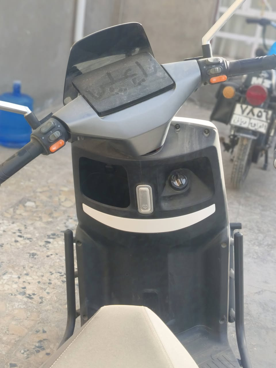 دراجة شحن
للبيع دراجة شحن بحالة ممتازة 👌
نظيفة جداً ، تحمّل وزن عالي بدون مشاكل.
اقتصادية ومناسبة للتوصيل أو العمل اليومي.
✔️ مكفولة من الأعطال
✔️ ما بيها حادث
✔️ جاهزة للعمل فورا
السعر قابل للنقاش للجادين فقط.
📍 النجف 
📞 للتواصل اترك تعليق


**إذا كنت صاحب هذا الإعلان وتريد حذفه لأي سبب، رجاءا أرسل رسالة إلى الدعم الفني**