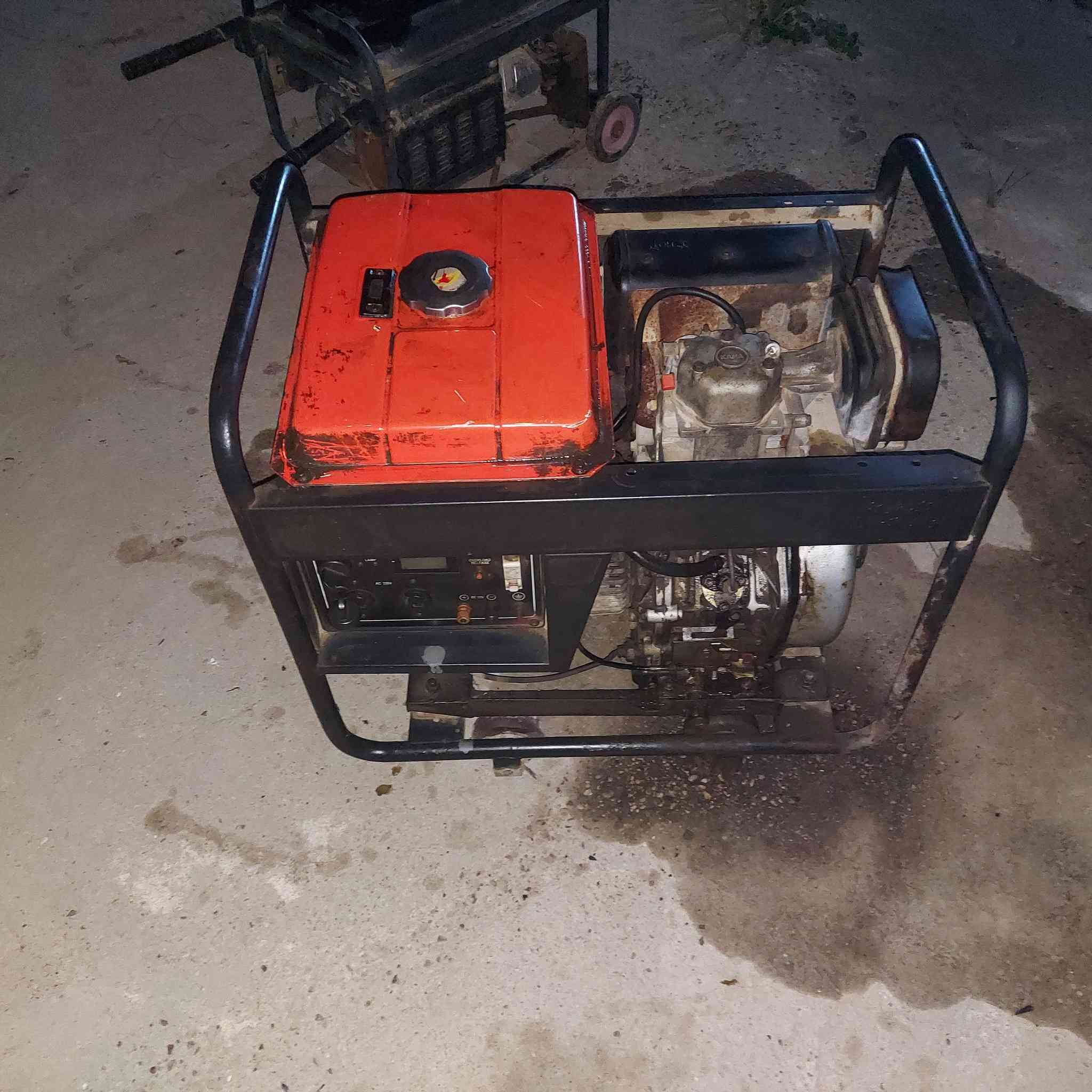 السلام عليكم مولده كامه للبيع معى كابينات مولد عدد3 جاهزات ومأسسات مكان بابل المسيب ***********
