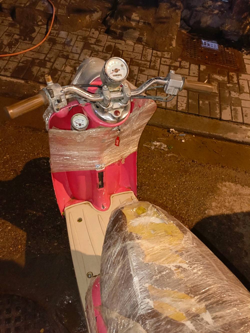 دراجه عبد الحليم لون وردي  كلشي مبيا بس تنضيف كابريته للبيع ومراوس حسب القناعه 