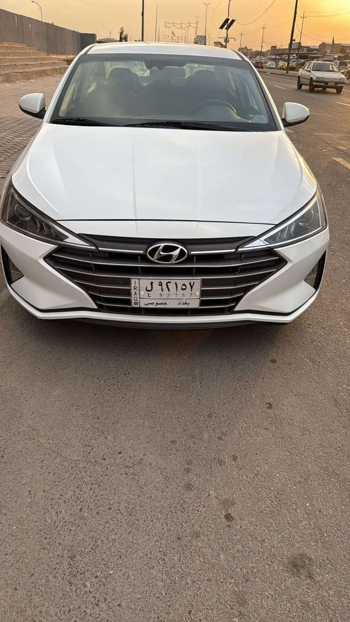 مكلف بل نشر للبيع الالنترا 2019 سيارة نظيفة وبأسمي بيه صبغ شوية من البنيد والسونار موجود بل منشور وصور الحادث بل منشور السعر 140 وبيه مجال مكانه الشعب للاتصال ***********
