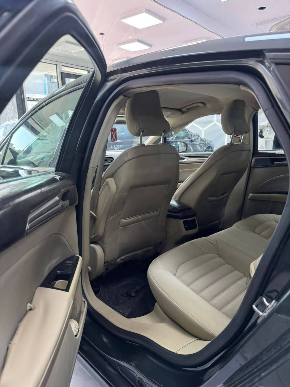 اعادة نشر بسبب وعد غير موفق
فورد فيوجن 2015
مكينة 2,500 تنفس طبيعي
بجم كبس  
محرك وكير بحالة جيدة جدا 
تبريد كلش زين  الحمدلله
مواصفات  السيارة SE معروفه
 حادث السيارة جانبي جاملغ وباب العكس السايق 
وصور الحادث مرفقة بلمنشور حادث سطحي
السيارة بيها ملاحظات صراحه يحتاجلها ترتيبات بسيطة جداً السياره عندي وجانيها صارلي هوايه والحمدلله والشكر متفشل
السيارة بدون دواخل ايرباك مطاك بلادي
السعر 107$ وبيها مجال  تفيد الجناية
تاخذ السياره سونار وين ميعجبك يلى نسوي مكاتبه تحويل بنفس الدقيقه تحجز مروري واديرلك السيارة
*********** واتساب
*********** اتصال
