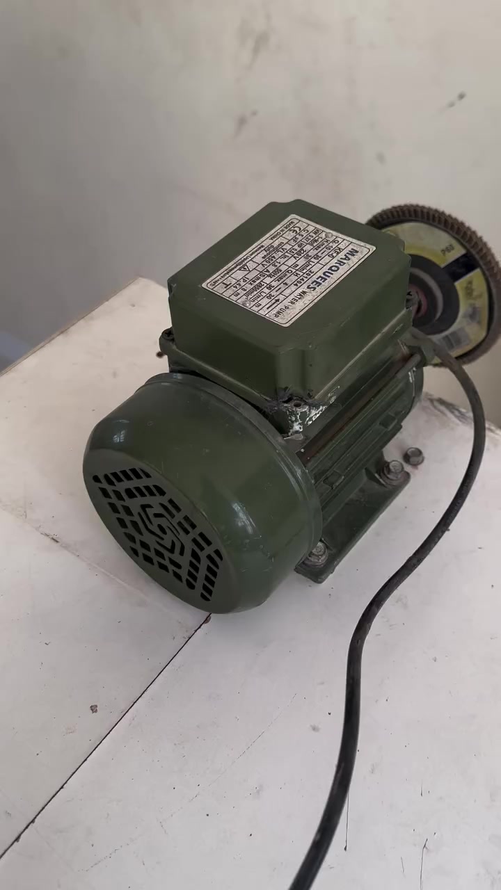 السلام عليكم ادوات مفيدة منزلية تتضمن :-
منشار خشب
جهاز سنفرة 
ماطور تحوير سنفرة
الة حد ناعم وخشن 
منكنة متوسطة الحجم

جميع الادوات غير مستخدمة نهائياً وشغالة ١٠٠٪؜ وجديدة جداً 
واسعارهن نهائية 
علماً جميع الادوات عند الشراء الميز يؤخذ مجاني 

المكان بغداد الشعب 
رقمي *********** ومتوفر واتساب
