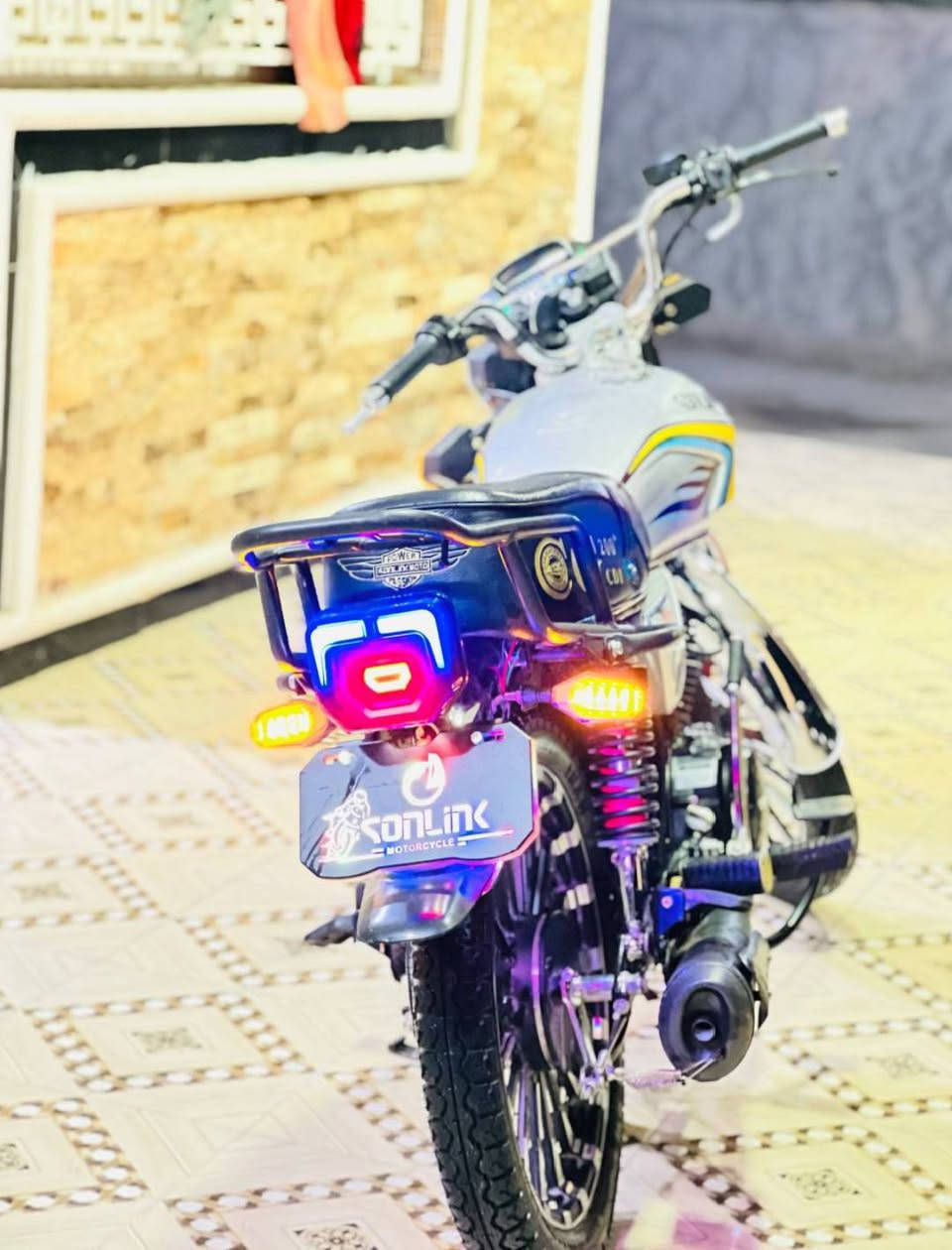 دراجه سيفان محرك 200 للبيع موديل 25 اوراق وصولي كبل ترقم دراجه نضافه فول و بصمتين  ما بيع اي نقص تجي وشوف بعينك السعر مليون و 150 وبيه مجال قليل 
العنوان الناصريه مركز     ***********#
