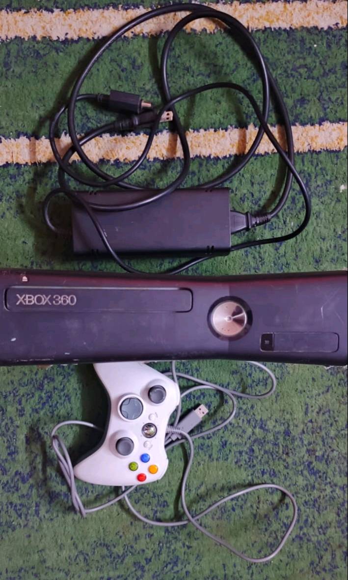 slim xbox 360 الجهاز نضيف ومبدل معجون وممصلح الجهاز متهكر بس بي مشكله بل هارد يراد تفرمته وتنزل العاب منجديد لان اكو العاب تشتغل والعاب توكف بنص التحميل مدري ليش

320هارد بي 66 لعبه

باور اصلي ويده وحده اصليه
هارد فقط فرمته مايحتاج اي شي واذا يحب يروح يفحصه يم واحد حته يتاكد مضبوط واذا بي خلل ترجعله فلوسه 
بدون توصيل عنوان بغداد مدينه الصدر