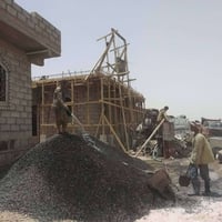 معلم يمني • ٨ سنوات خبرة • جاهز للسفر