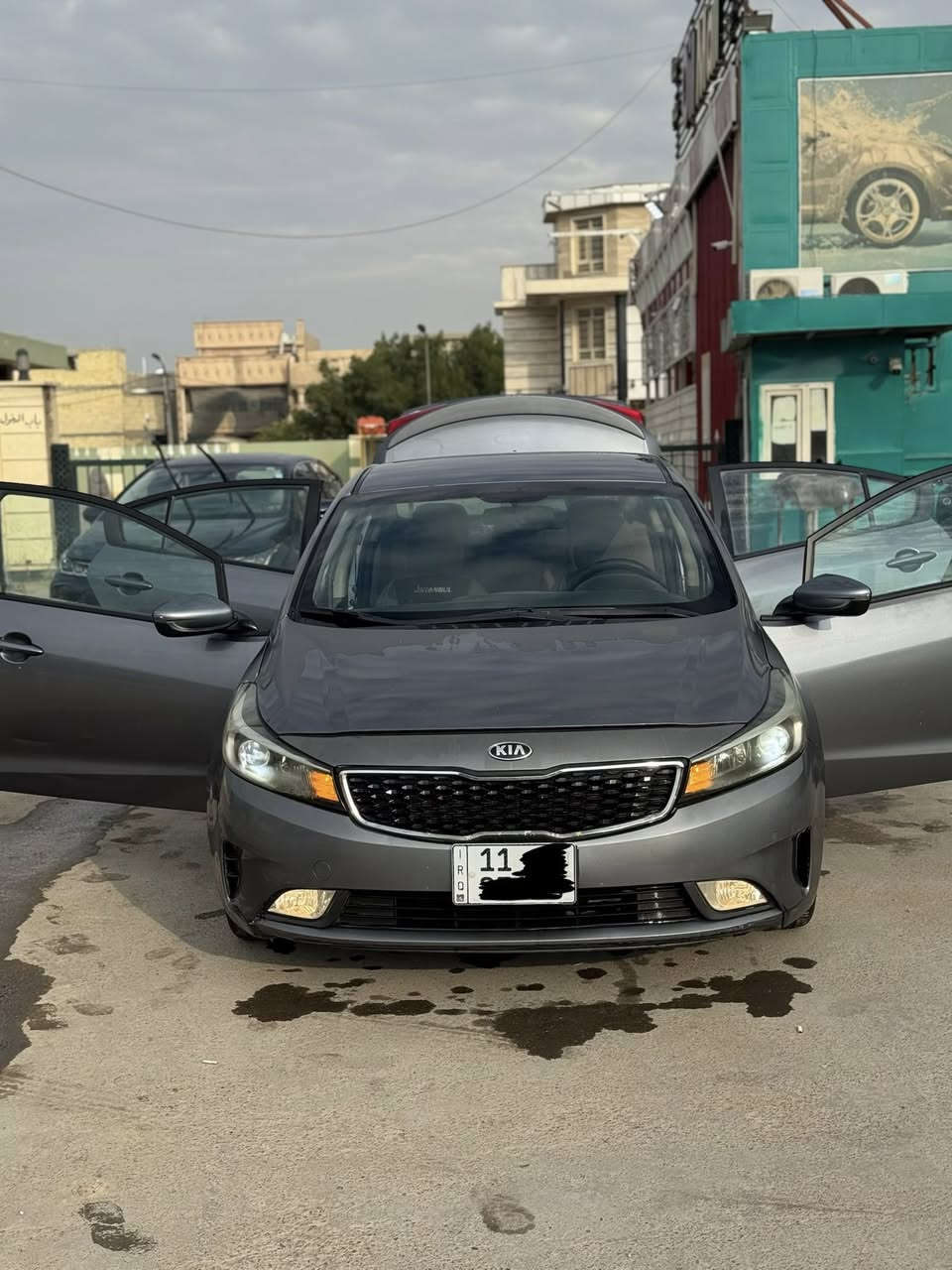 السلام عليكم 
كيا فورتي 2018 امريكي
للبيع 
ماشية 127الف
(كير محرك مكفول)
صدر و حدادية حلوة و ناعمة السيارة 
السيارة نضيفة 

المواصفات 
شاشة 
كامرة 
تحكمات ستيرن جهتين
لايت زنون 
داخل مخمل 
3 وضعيات قيادة 
تبريد ثلج 
مانع انزلاق 

السونر موضح بل منشور و بيهة كم ملاحضة موضحة بل صور 

السعر 105 بيهة مجال جدا بسيط

العنوان بغداد الغزالية

للاستفسار ***********
