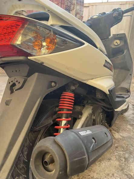 السلام عليكم 
سكنس فحل نوزل خطين دراجة بلادية مكفولة كفالة عامة مصارلها شهر من نزلت من الرمبة بيها ضربة بسيطة بالكفر الخلفي سعر 1350 شراي اتصل *********** مو شراي لا تعبني مكاني بغداد الشعب
