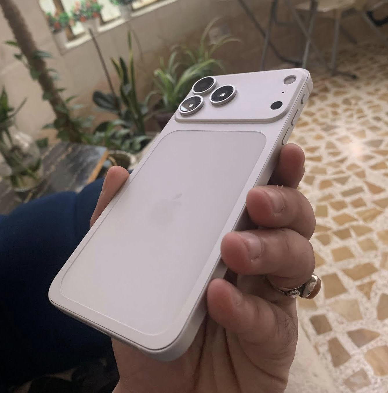 السلام عليكم ايفون Xsmax’ محور 17 برو ماكس نضيف كلش مستبدل بطاريه فقط 100% ذاكره 64 متوفر توصيل جميع المحافضات العراق ***********
