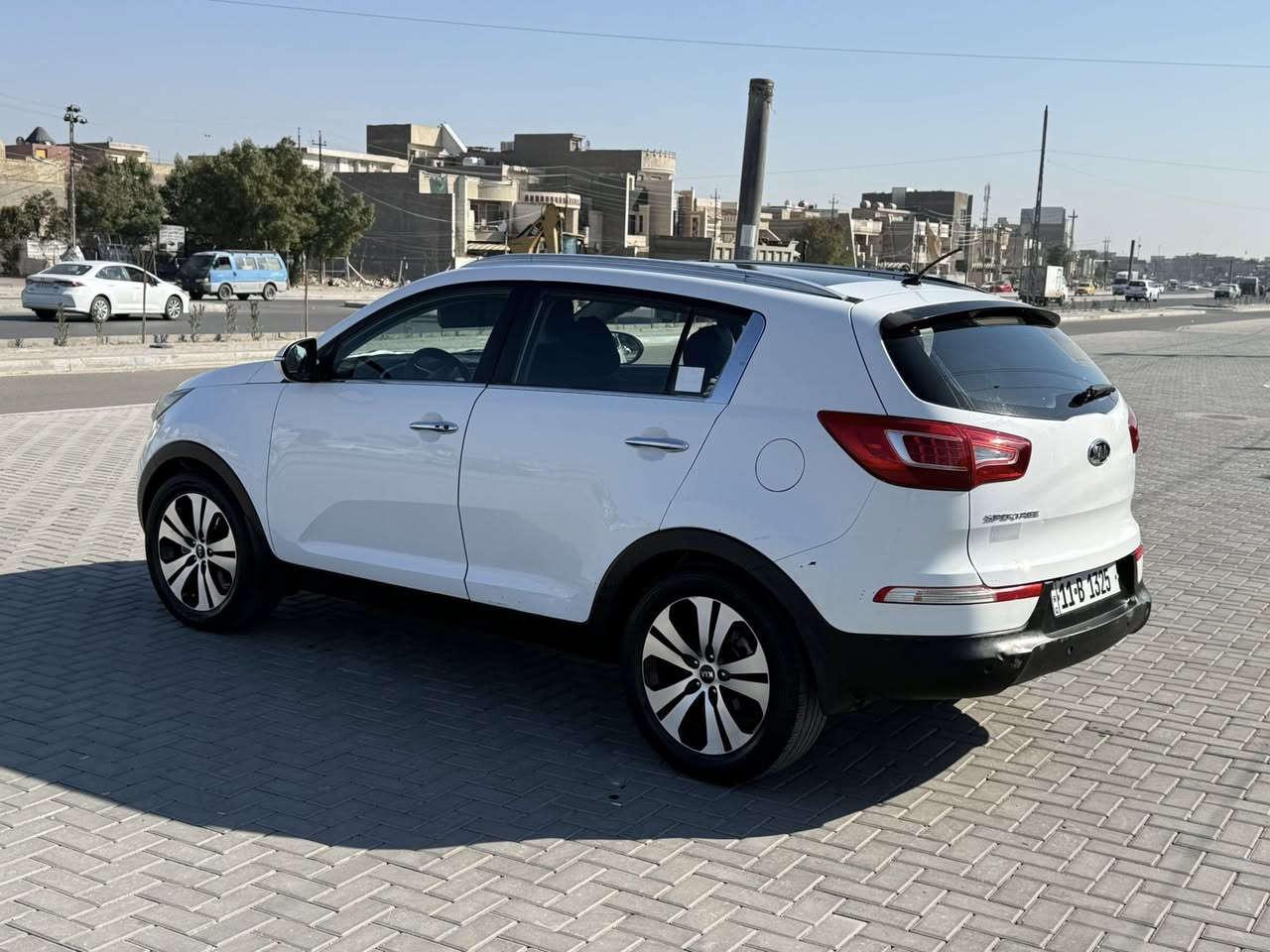 سلام عليكم كيا سبورتاج للبيع موديل 2012 السياره نضيفه وحلوه بدون صبغ بارد قليل بل باب الخلفي فول مواصفات رقم بغداد الجديد السعر ١٤٨  مجال بصيط بيها الاستفسار اكثر اتصل ***********
